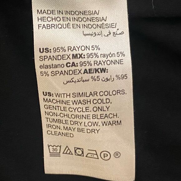 Chico's V-Neck Tee Black - size L (2-Chicos) - Picture 6 of 6